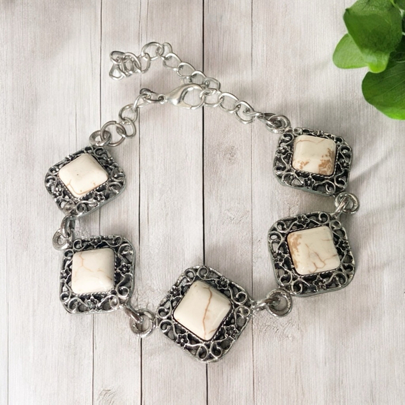 Pretty Vintage Style White Faux Turquoise Filgree Style Adjustable Bracelet. - Picture 3 of 5